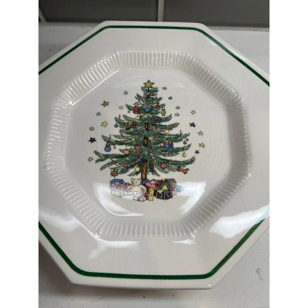 Vintage Nikko Christmastime Christmas Tree‎ Holiday Dinnerware 16 piece set
